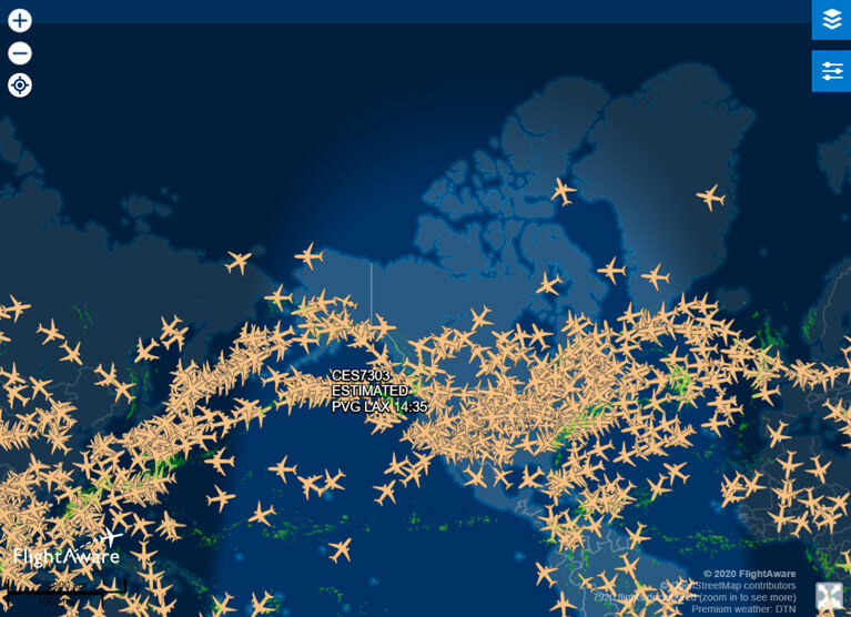 Screen ze strony flightaware.com ilustrujący akltualny ruch lotniczy nad Europą - delayfix.com